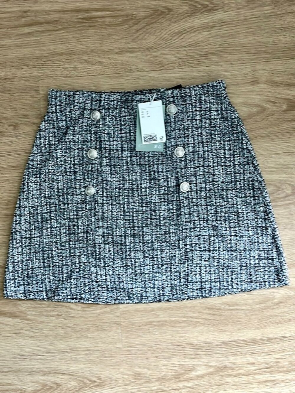 H&M miniskirt Boucle Size Small New with Tags